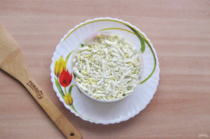 Слоеный салат с копченой горбушей