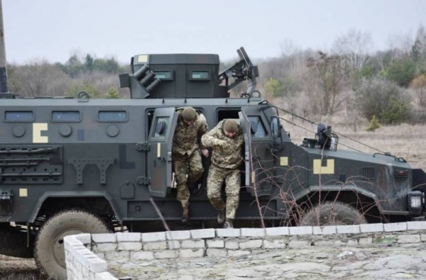 Украина оставила бронемашины «Дозор-Б» и «Казак-2» у границы с Крымом после проведения учений